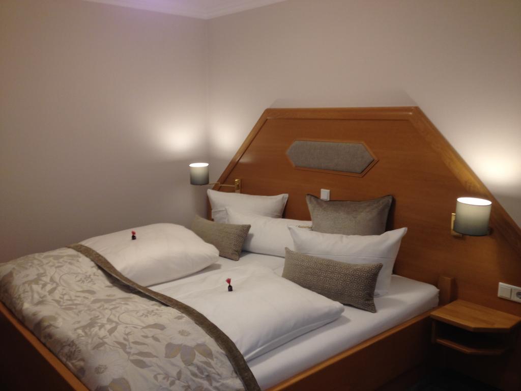 Hotel Kaiserhof Медебах Номер фото